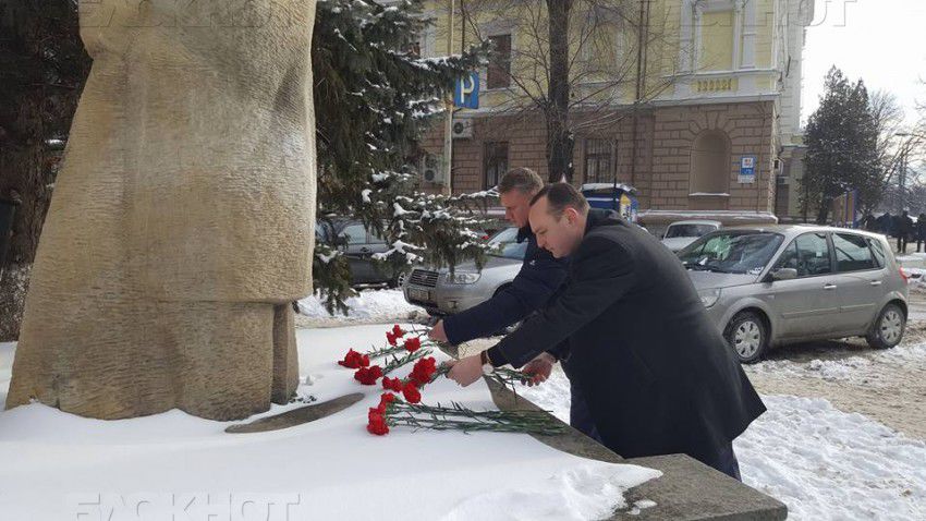 Социалисты почтили память митрополита Петра Мовилэ