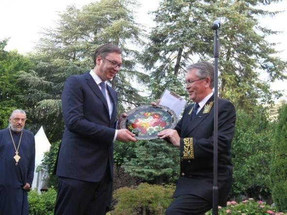 Bătaie de joc la nivel diplomatic? Ce cadou a primit președintele Serbiei din partea Rusiei