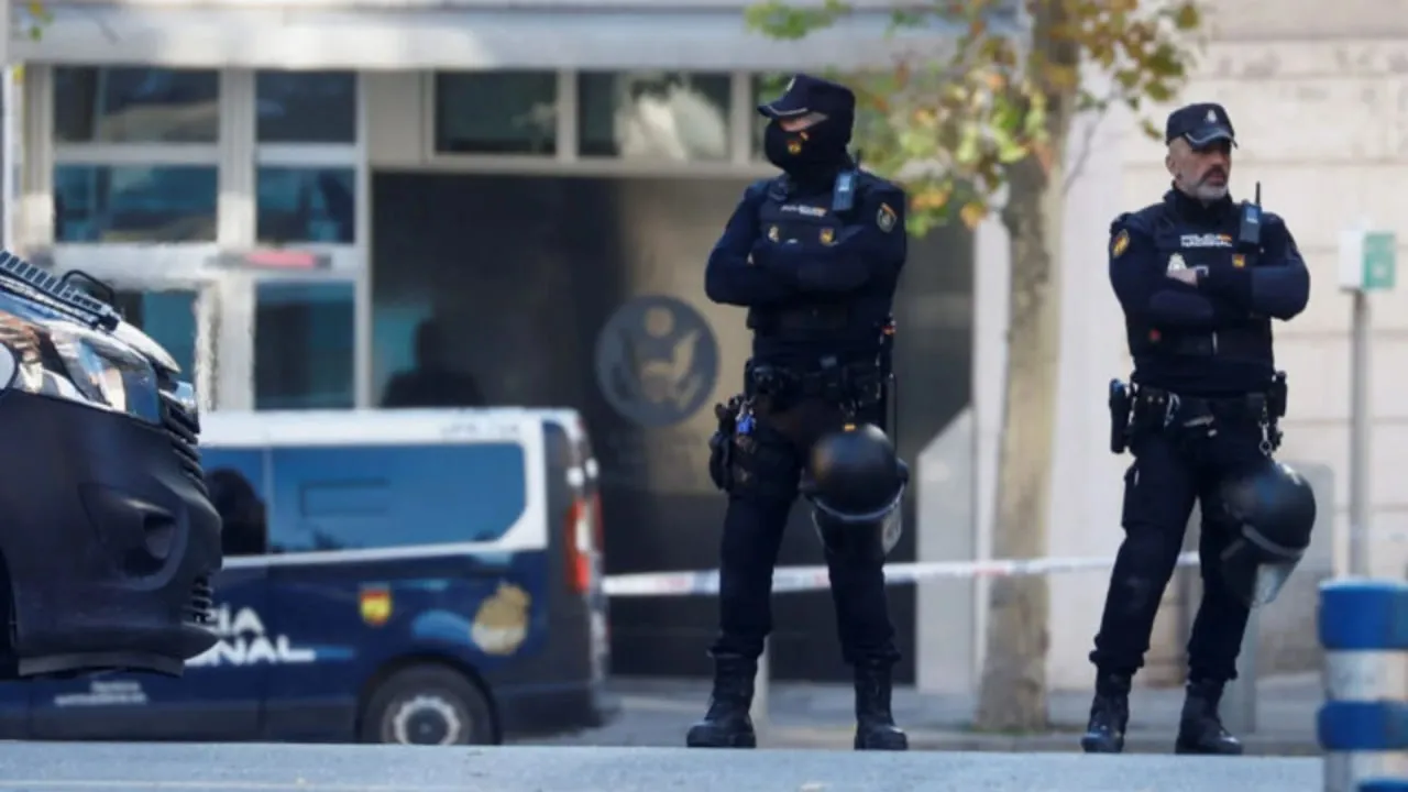Poliția britanică a detonat un pachet suspect din apropierea ambasadei SUA din Londra