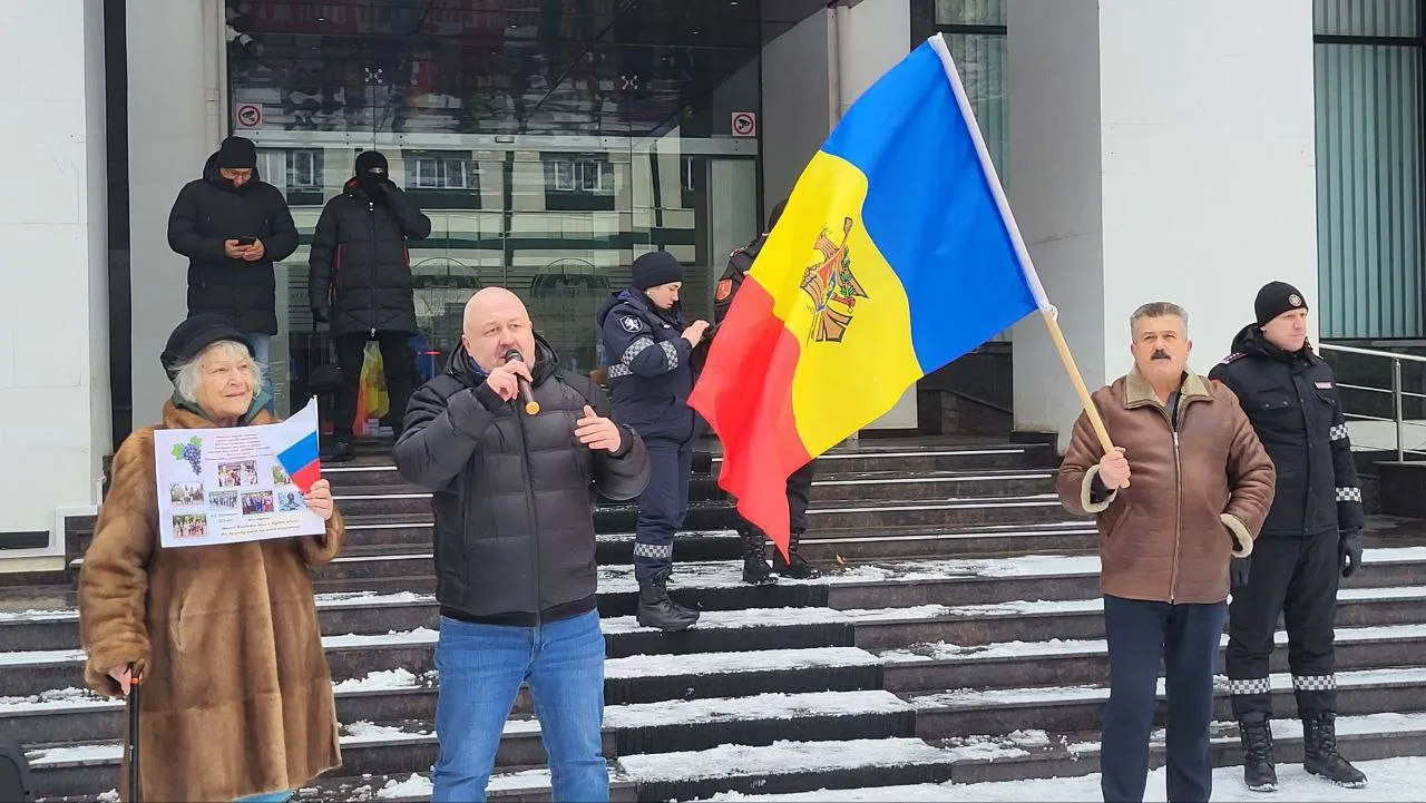 Protest la Chișinău împotriva închiderii Centrului Rus de Știință și Cultură