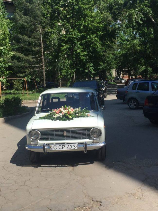 Chirtoacă și-a adus mireasa la starea civilă cu o ”kopeikă” sovietic