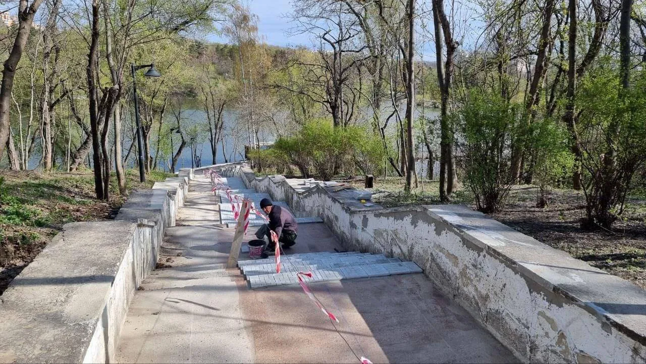 На Ботанике обустраивают вход в парк «Долина роз»