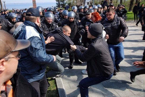 В Одессе на Аллее Славы подрались радикалы