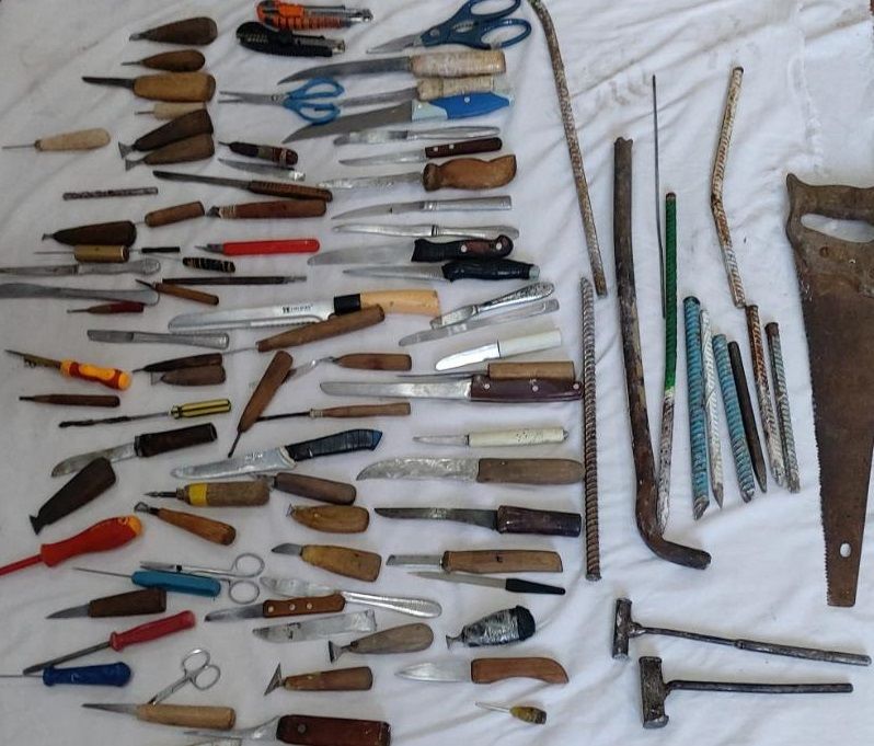 В тюрьме №17 Резины прошли обыски: изъяли алкоголь, холодное оружие