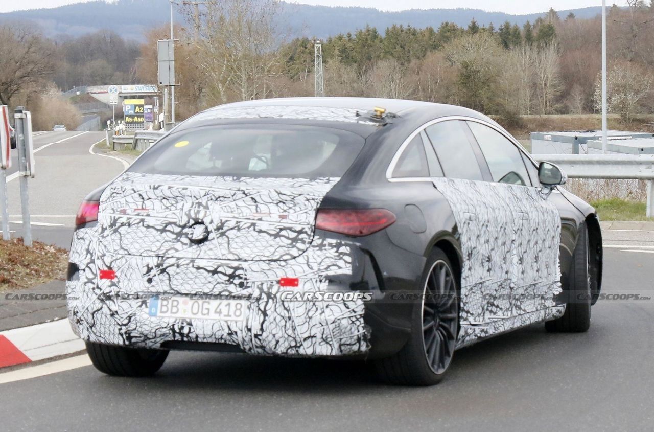 Mercedes-Benz вывел на тесты AMG-версию электрокара EQS