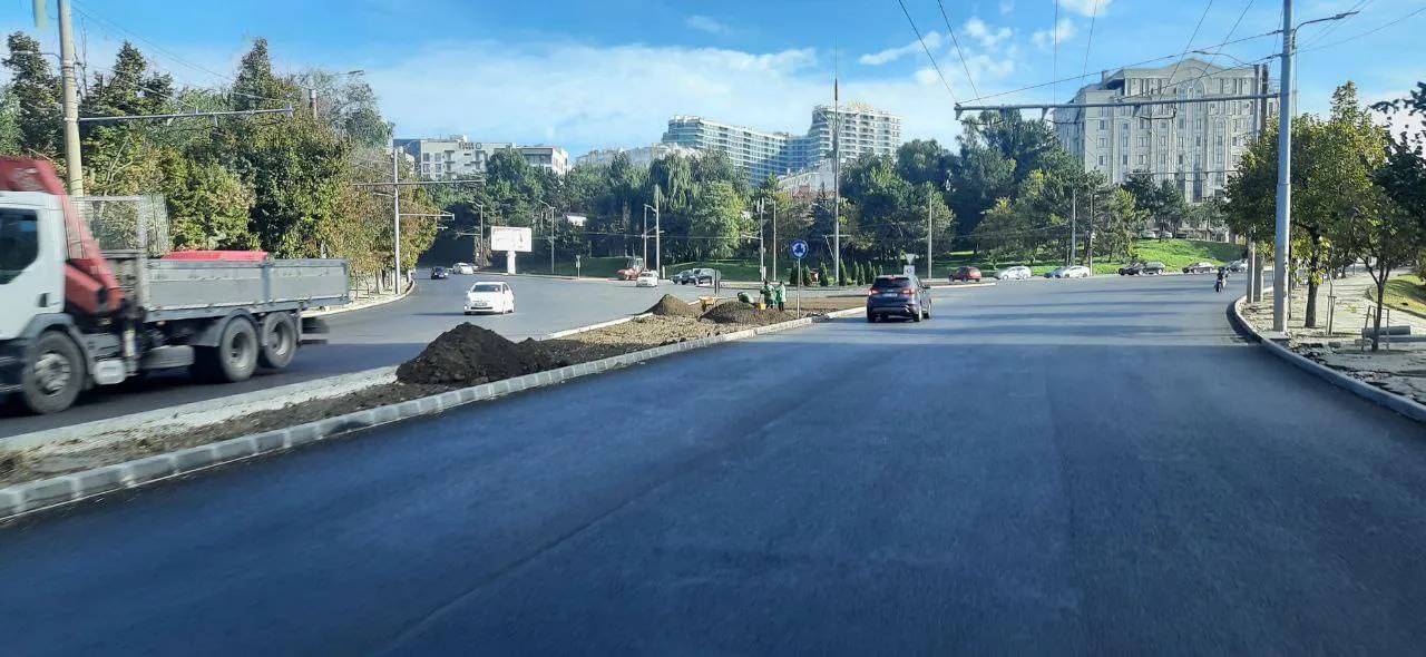 На Рышкановке продолжаются масштабные работы по асфальтированию