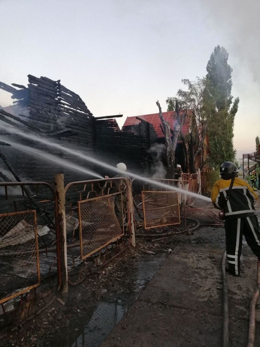 В Затоке произошел пожар сразу на двух базах отдыха