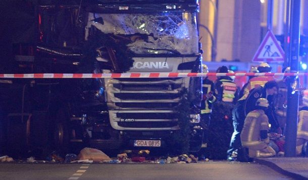 Un camion a intrat în mulțime în apropierea unui târg de Crăciun din Berlin