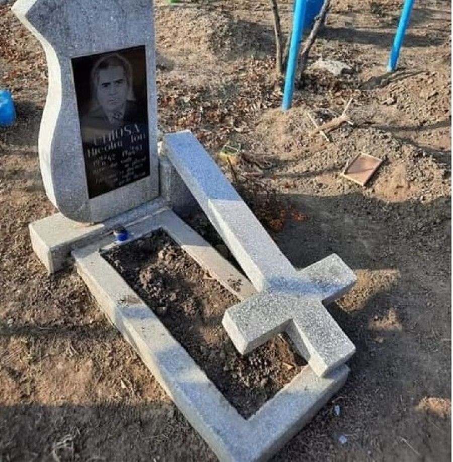 В селе Лэпушна вандалы повредили памятники на кладбище