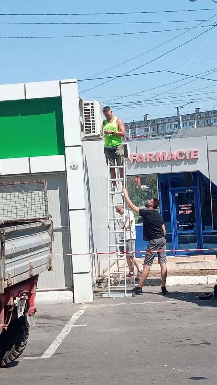 Un pavilion comercial din Capitală a fost demontat