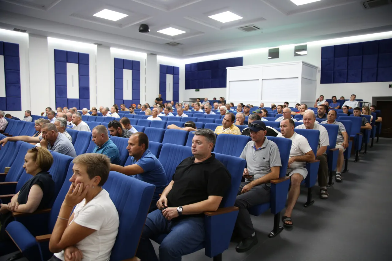 Фермеры на встрече с Болей: Около 70% урожая семян подсолнечника потеряно
