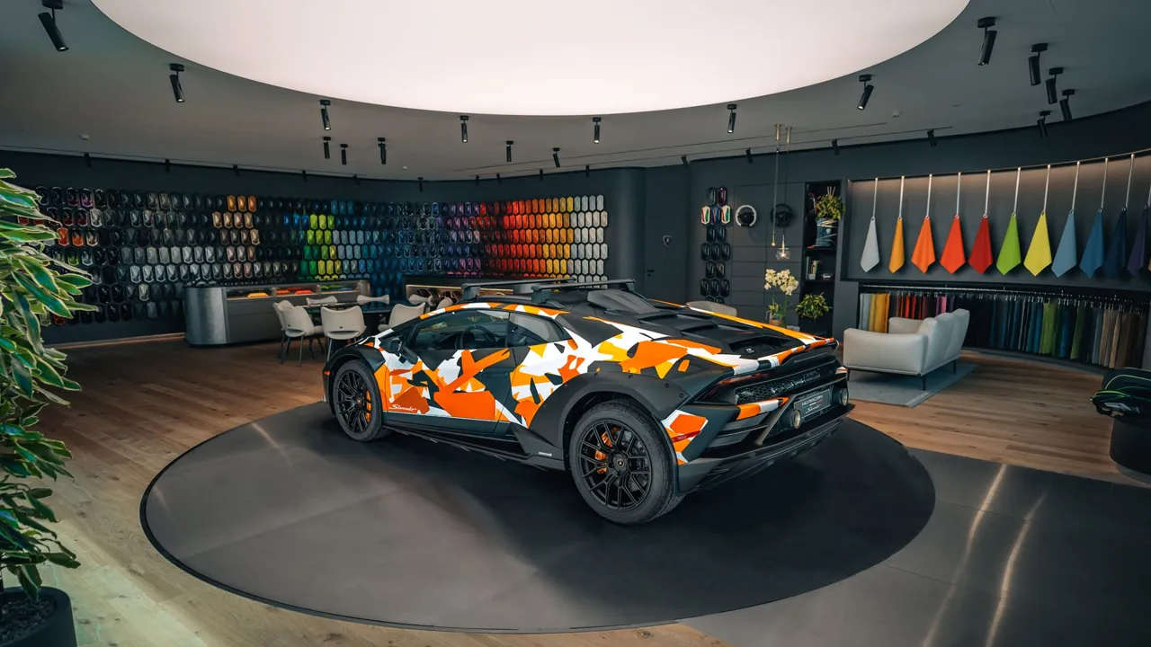 Lamborghini показали нестандартный внедорожный суперкар в камуфляже
