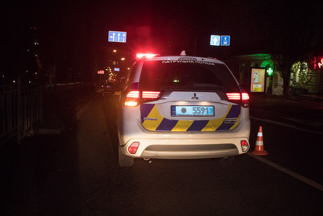 В Киеве грабитель украл рюкзак и сразу же попал под колеса полицейских
