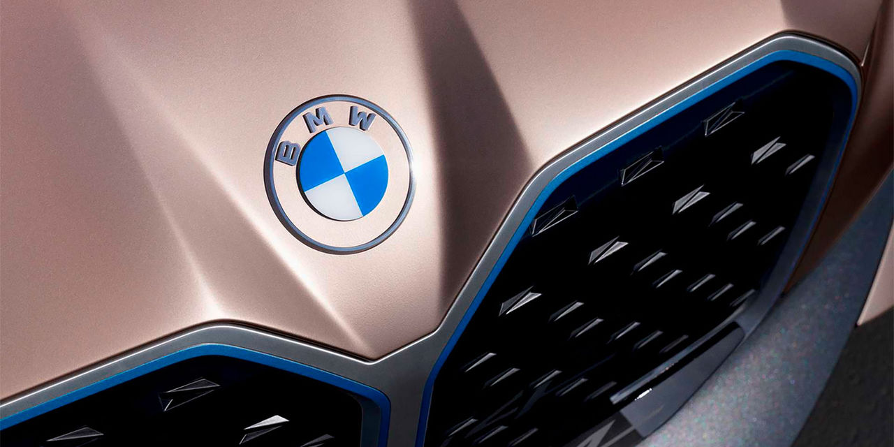 BMW представила обновленный логотип