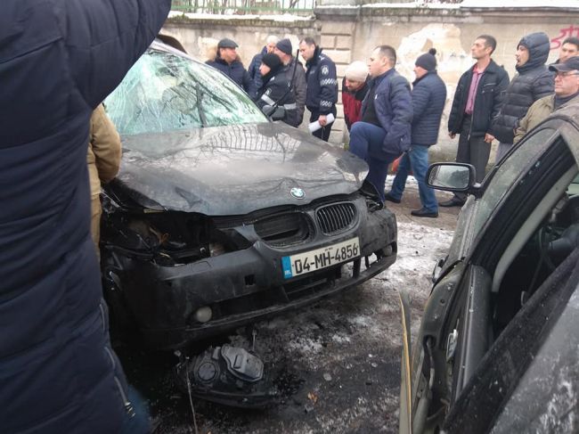 Уроженец Флорешт погиб, врезавшись за рулем BMW в столб электропередачи в столице