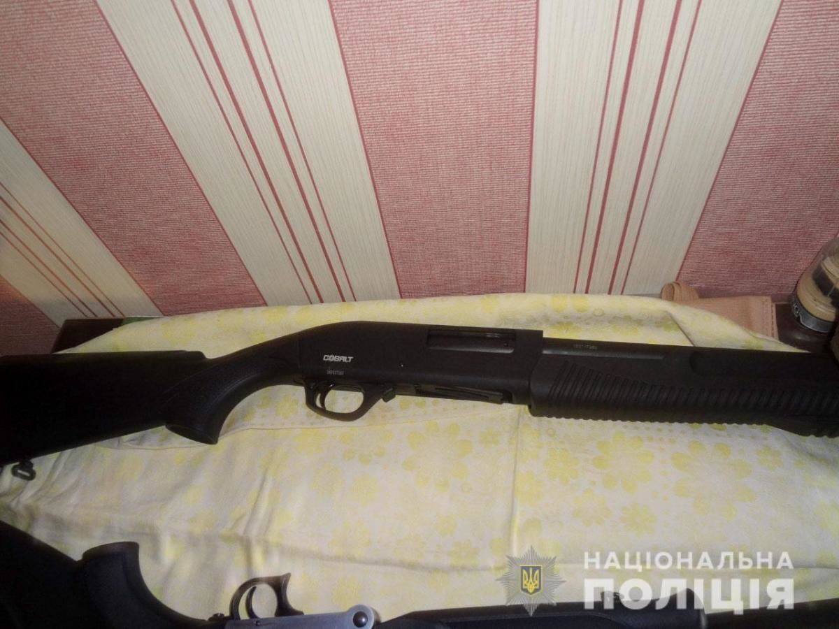 На Украине пьяный экс-прокурор устроил стрельбу рядом с детской площадкой