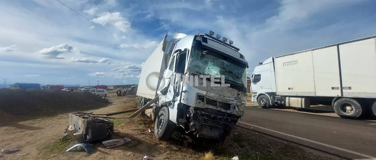 Accident în Bolivia cu implicarea unui microbuz: 13 persoane au murit