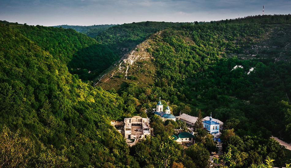 Destinații de weekend: 11 defileuri din Moldova pe care trebuie să le vezi