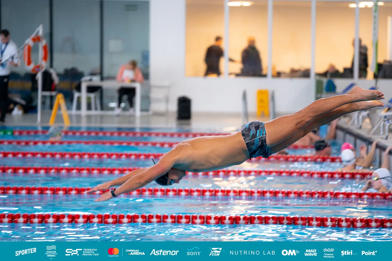 Пловцы всех возрастов соревновались на чемпионате по плаванию Masters
