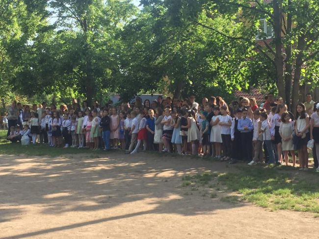 Жизнь больной раком учительницы попытались спасти в лицее Кишинева