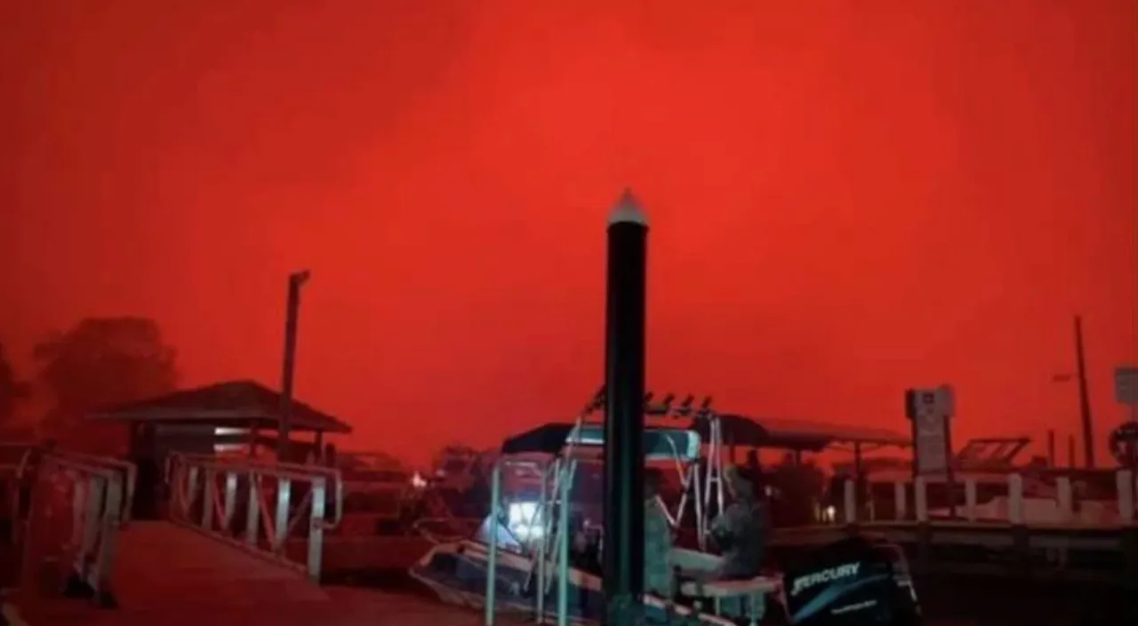 Небо окрасилось в кроваво-красный цвет из-за циклона в Австралии
