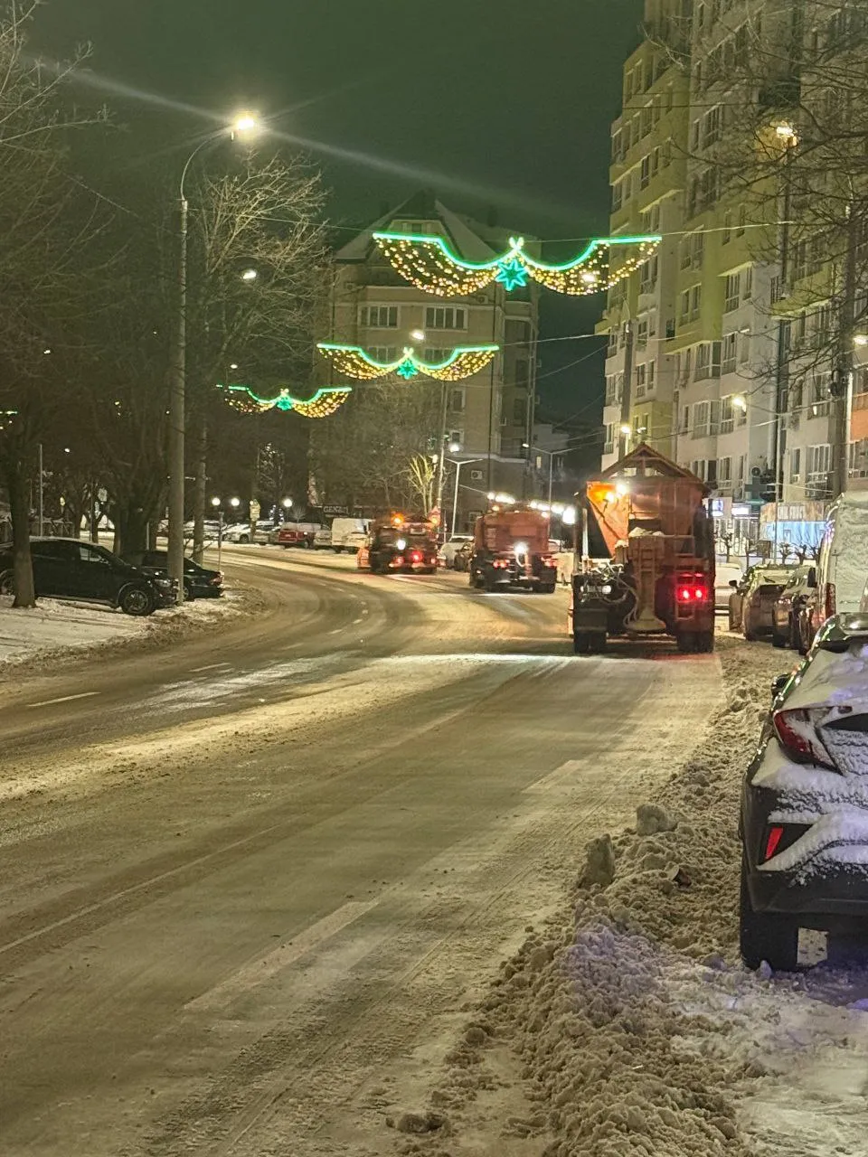 Ghețuș pe străzile și trotuarele din Chișinău. Autoritățile cer prudență