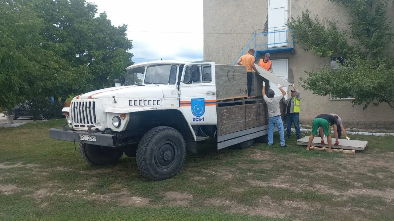 Продолжает поступать помощь в пострадавшие от непогоды районы