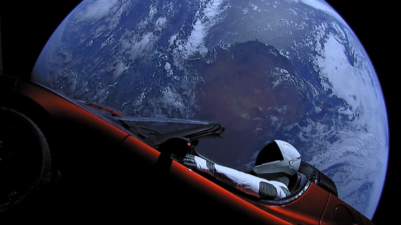 Эксперты: Родстер Tesla разлагается в космосе