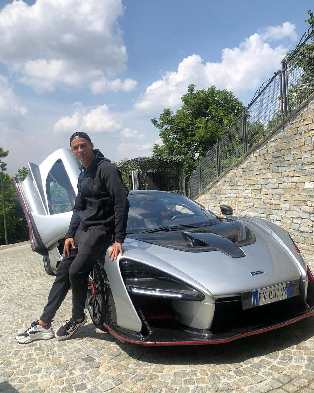 Роналду купил суперкар McLaren Senna стоимостью около миллиона евро