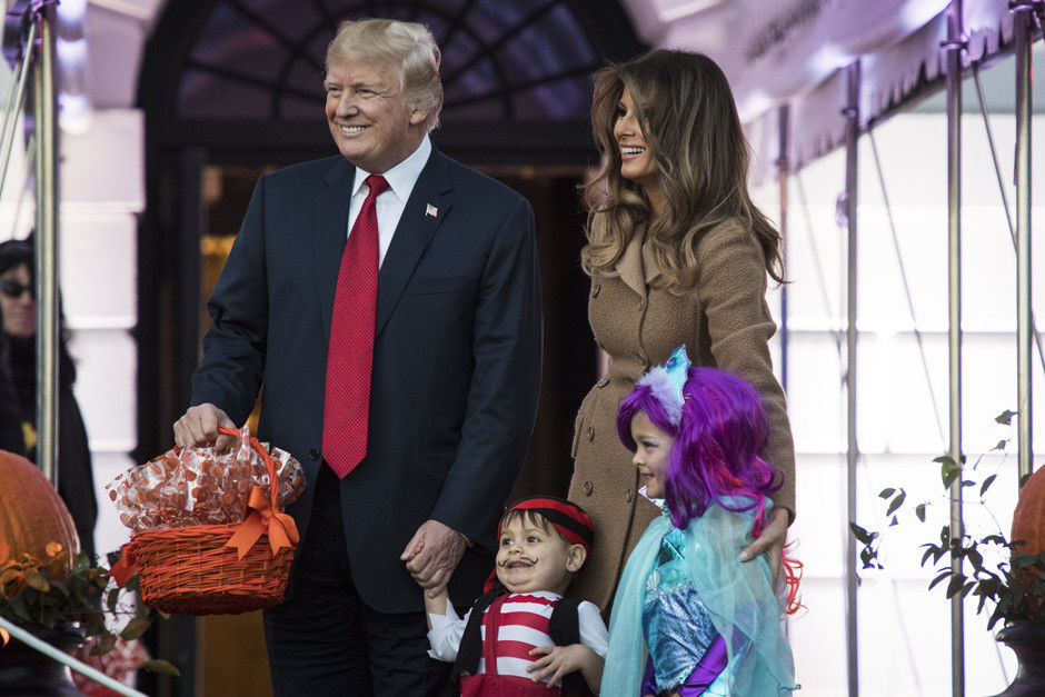 Трамп с женой отметили Хеллоуин в Белом доме