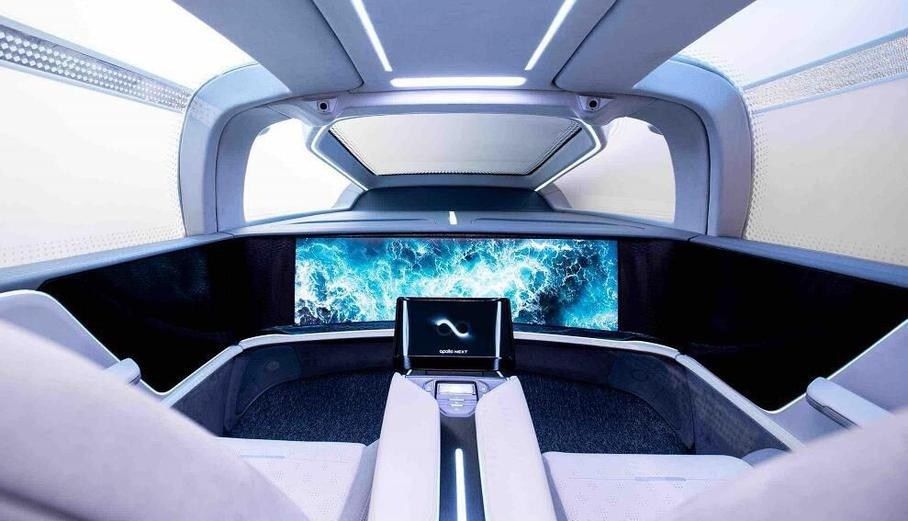 «Китайский Google» показал свой первый автомобиль