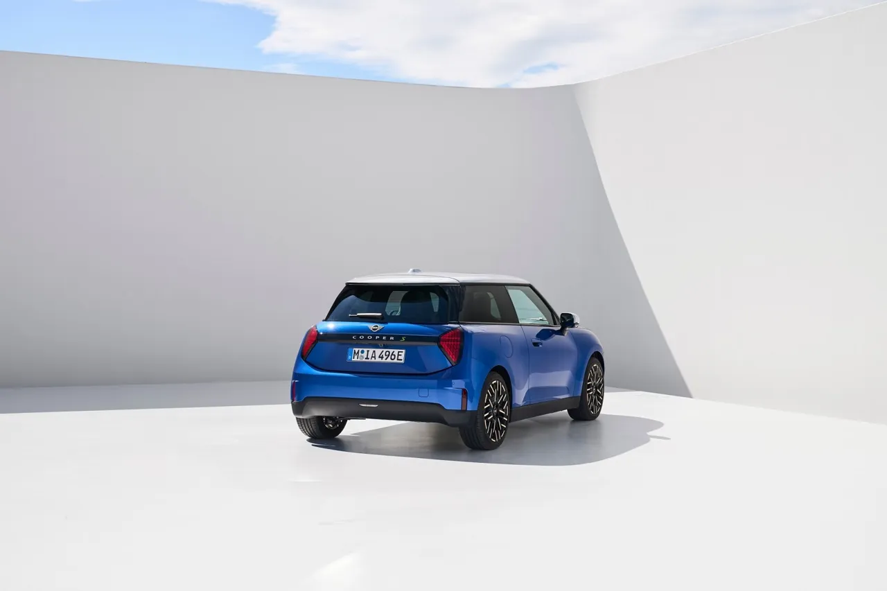 Mini представили новые электромобили Cooper и Countryman 2024