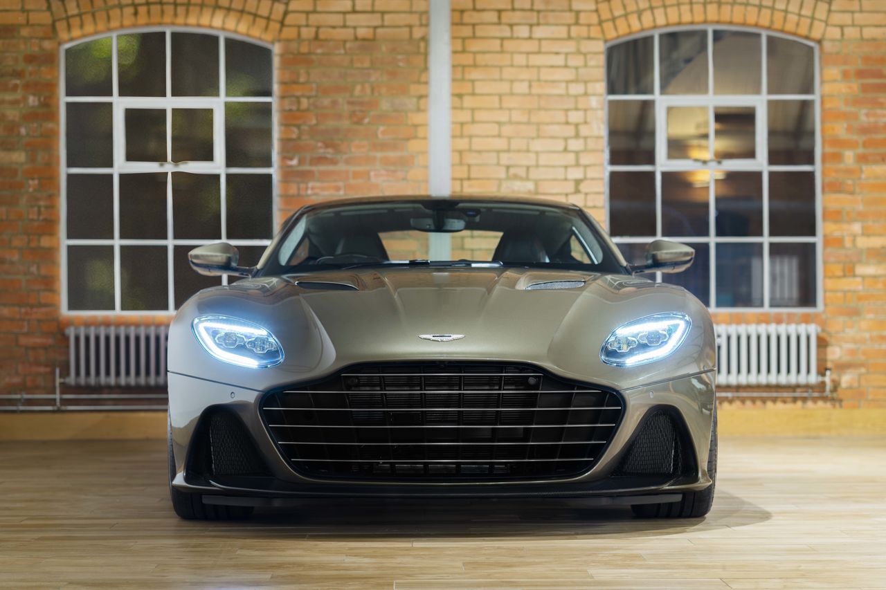 Aston Martin выпустил суперкар к юбилею фильма о Джеймсе Бонде