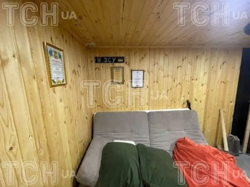 Мужчина под Киевом построил бункер за $18 тысяч с камином и Интернетом
