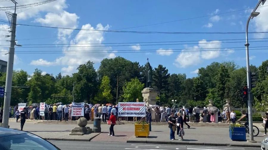 В Кишиневе верующие протестуют против биометрических паспортов