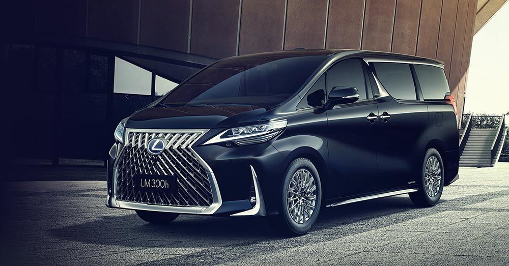 Lexus показал первый в своей истории минивэн