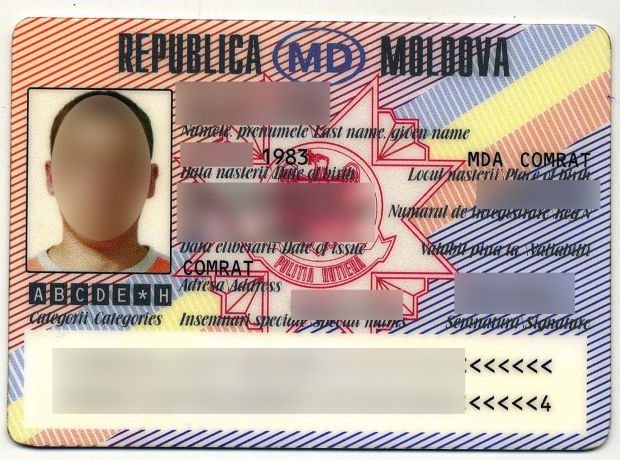 Un permis de conducere falsificat, ridicat de polițiștii de frontieră. Moldoveanul afirmă că este un „suvenir”