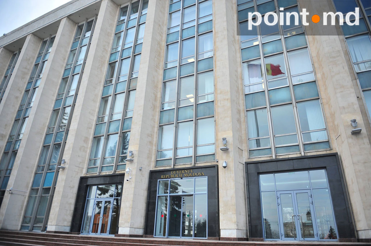 Центральную лестницу здания правительства обновили