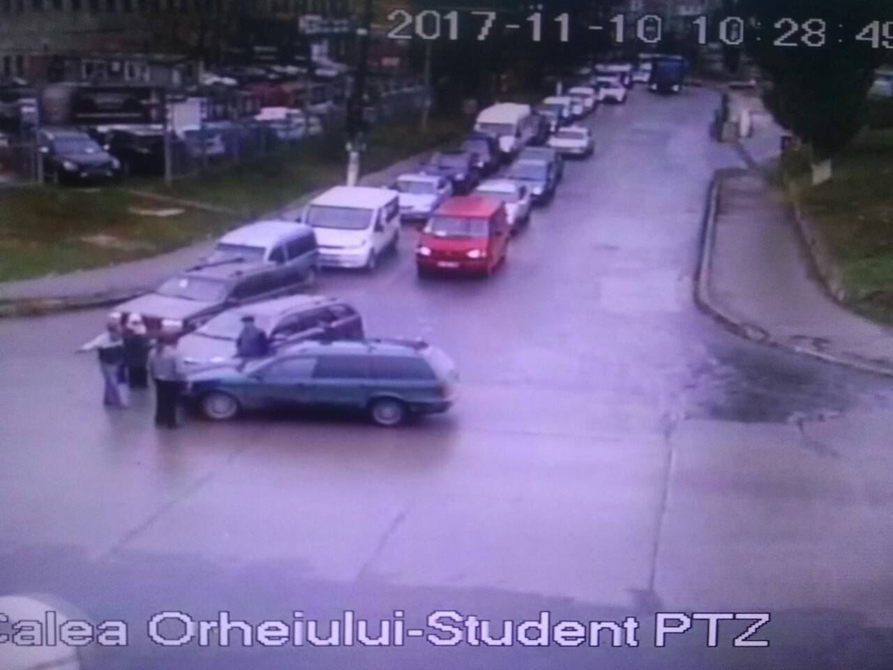 InfoTrafic 11:05: Flux majorat de transport. Străzi de evitat