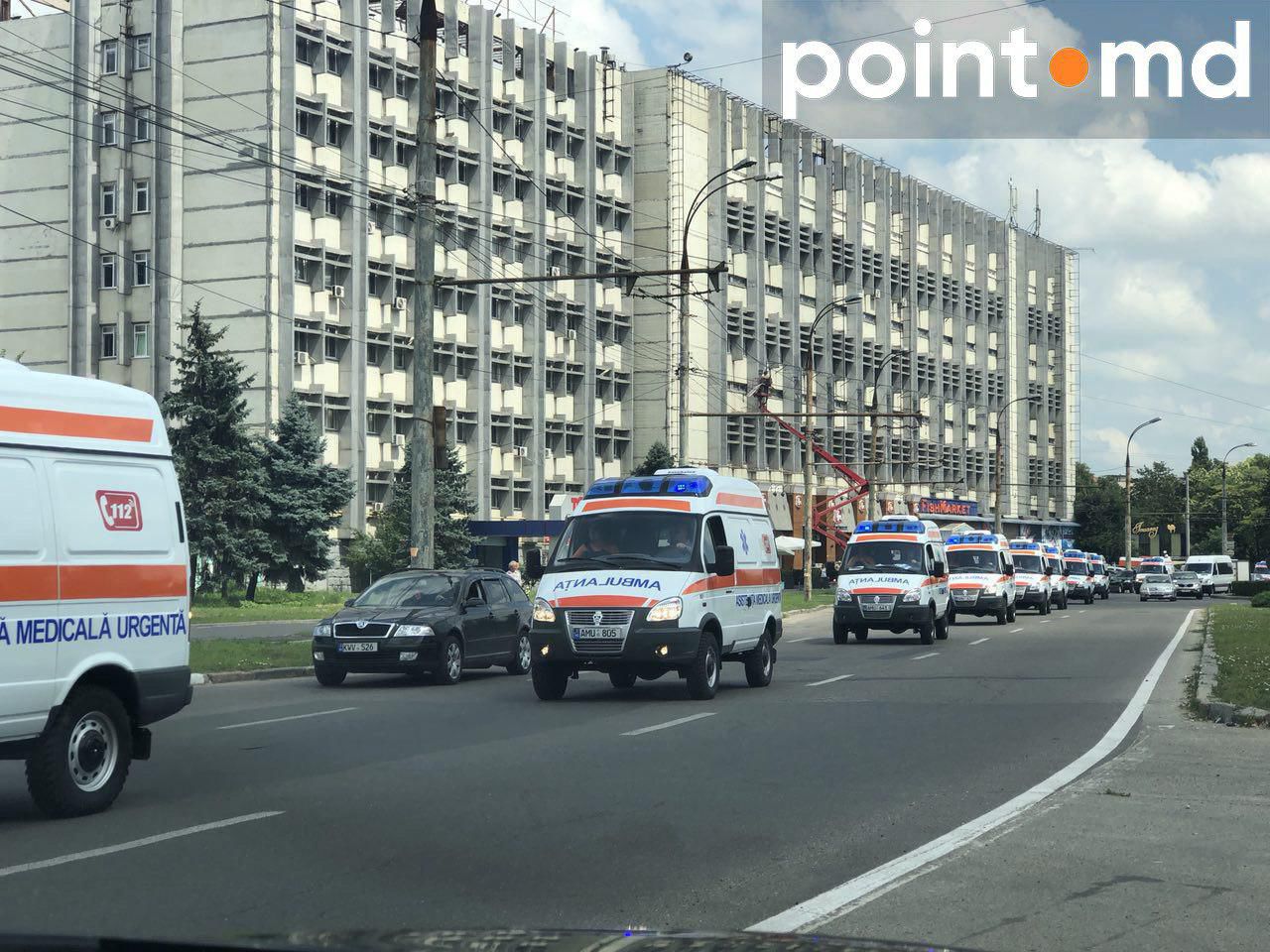 Населенным пунктам распределили еще 17 новых автомобилей скорой помощи