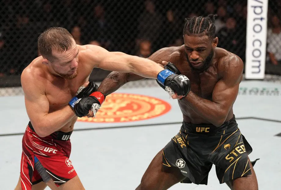 Петр Ян на UFC 273 проиграл американцу Стерлингу второй раз подряд
