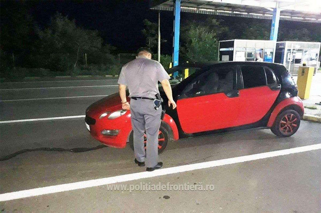 У двух граждан Молдовы на границе изъяли угнанные автомобили