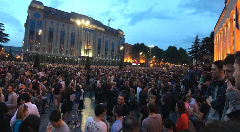 Премьер Грузии отказался уходить в отставку по требованию митингующих