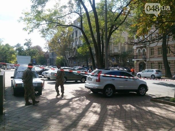 В центре Одессы военные перекрыли дорогу