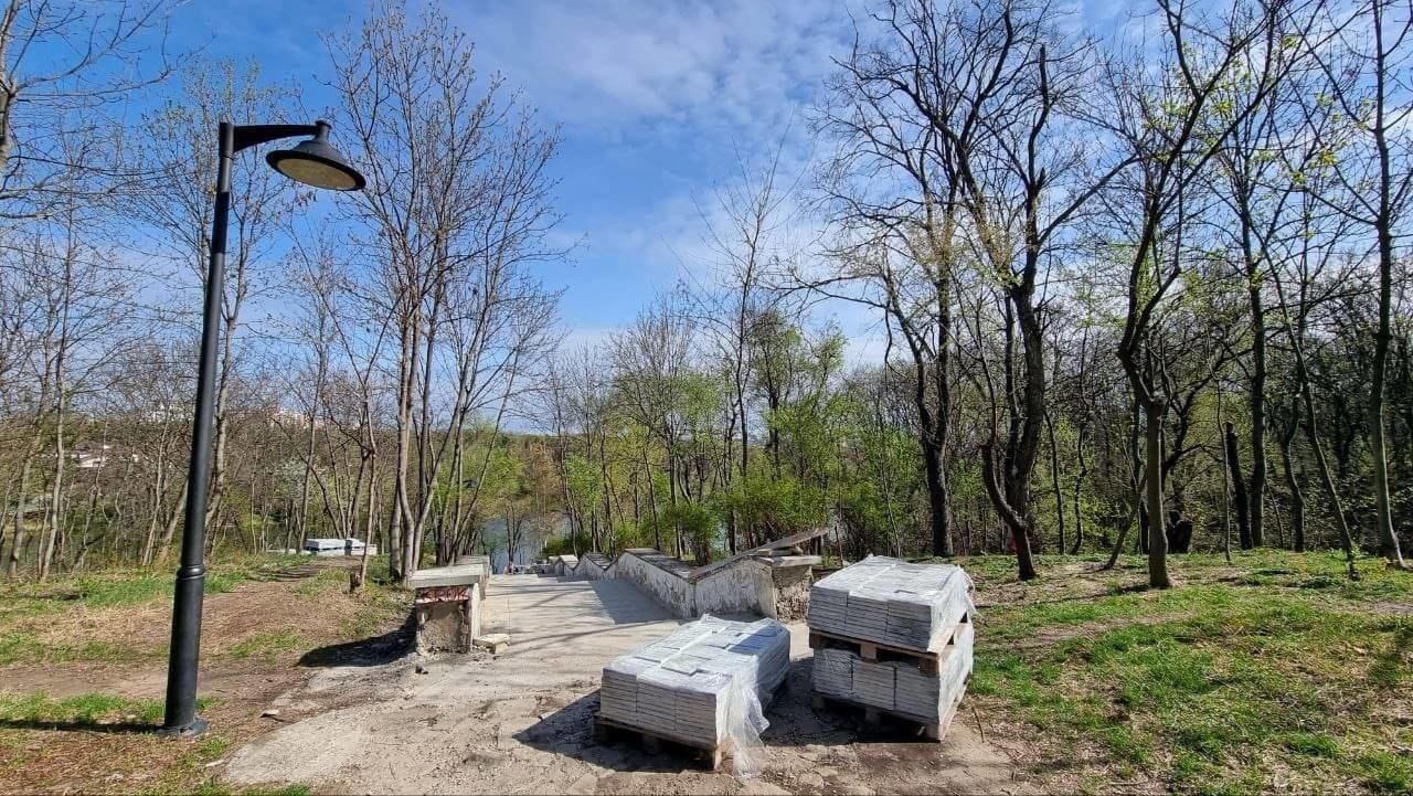 На Ботанике обустраивают вход в парк «Долина роз»