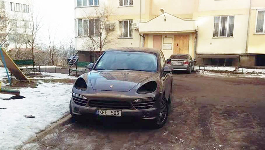 В Кишиневе автограбители воруют фары у люксовых Porsche