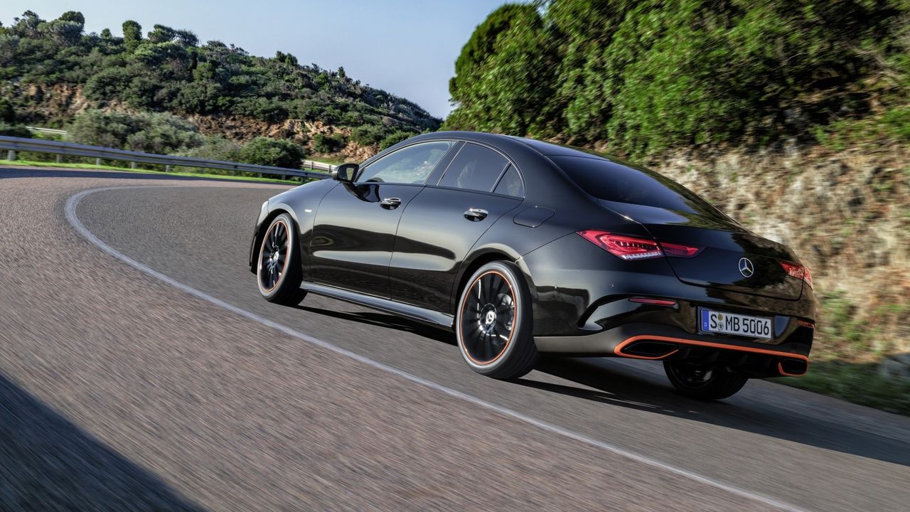 Новый Mercedes-Benz CLA стал крупнее и "умнее"