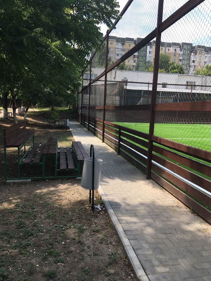 Две игровые площадки на Чеканах готовы к первому футбольному матчу