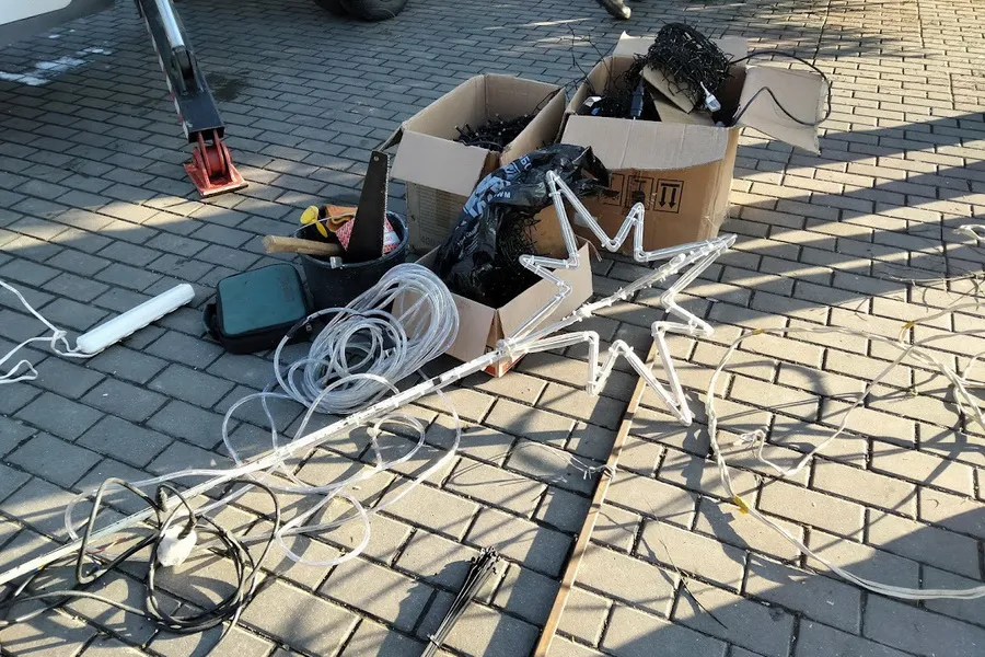 В Комрате установили 12-метровую елку - она обошлась в 18 тысяч леев