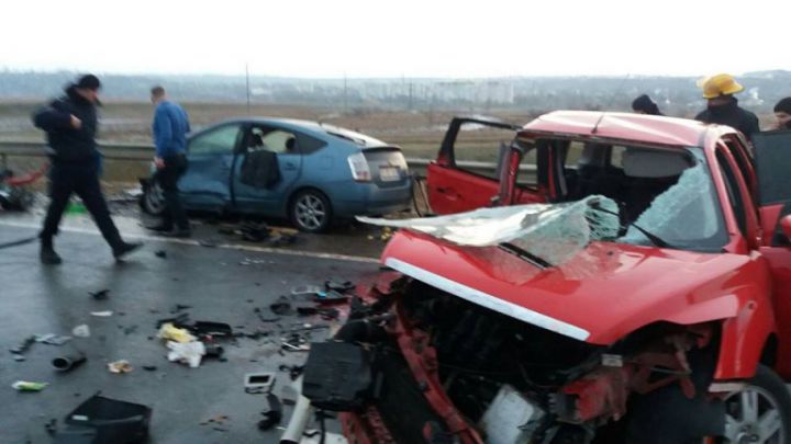 Un tată şi un fiu au decedat în urma unui accident teribil de lîngă Orhei